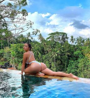 Demi Rouz guza Maldivi Instagram foto