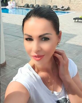 Tina Ivanović bikini grudi silikoni foto