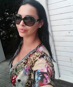 Tina Ivanović bikini grudi silikoni foto
