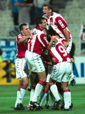 Sin legendarnog Zvezdinog fubalera oblači se kao žena