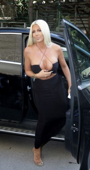 Jelena Karleuša povratak pred kamere snimanje Grand grudi haljina kako izgleda 