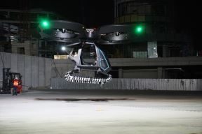 Leteći automobil test autonomno leteće vozilo fotografije