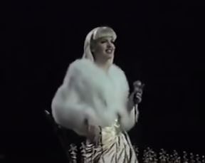 Jelena Karleuša u tangama na motoru