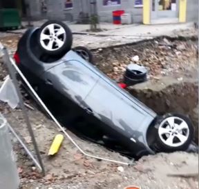 rupa dorcol cara dusana auto upao u rupu radovi rupa rige od fere