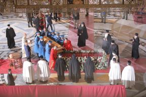 patrijarh irinej otvoren kovceg liturgija saborna crkva 