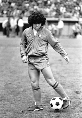umro dijego maradona preminuo lob na marakani zvezda barselona snimak secanja