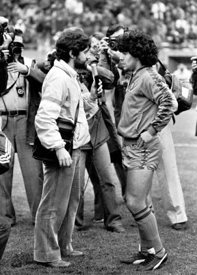 umro dijego maradona preminuo lob na marakani zvezda barselona snimak secanja