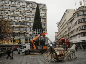 novogodišnja jelka beograd trg republike postavljena jelka fotografije