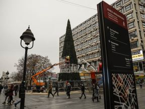 novogodišnja jelka beograd trg republike postavljena jelka fotografije