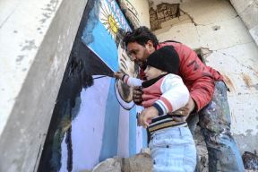 umro dijego maradona mural idlib sirija bliski istok rat ruševine foto fudbal