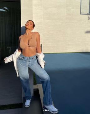 kajli dzener bikini instagram video