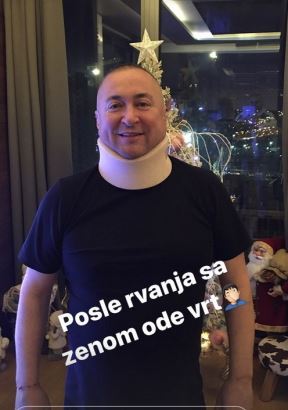 djani nosi kragnu foto