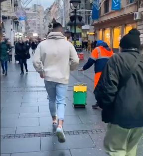 Ludi Brat prebijen na ulici