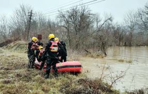 srbija 2021 poplave jug nis pirot leskovac vranje stanje na rekama vodostaj vatrogasci spasvanje