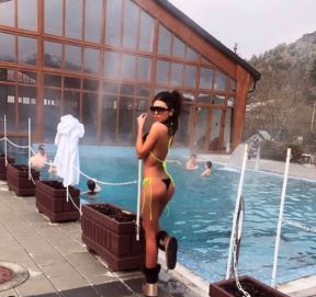 Ivana Šopić se razgolitila u liftu