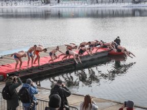 bogojavljenje 2021 casni krst plivanje srbija ada ciganlija kragujevac fotografije