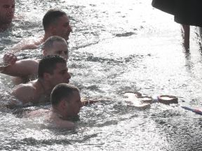 bogojavljenje 2021 casni krst plivanje srbija ada ciganlija kragujevac fotografije
