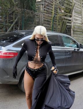 jelena karleusa haljina grudi bez brushaltera grand fotografije