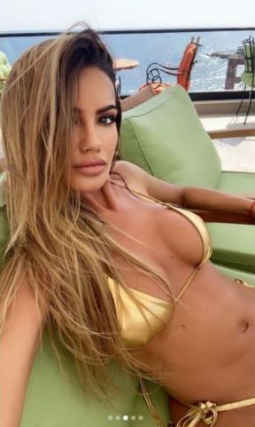 sindi u bikiniju