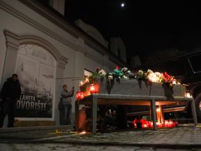 djordje balasevic spomenik stihovi bez crne bela ne bi vredela