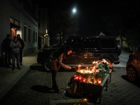 djordje balasevic spomenik stihovi bez crne bela ne bi vredela