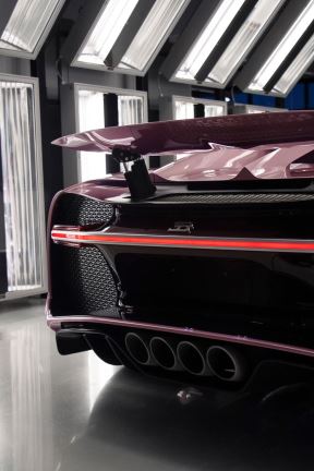 bugatti chiron luksuzni automobil najskuplji auto dan zaljubljenih