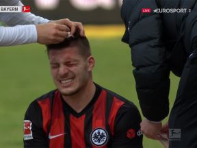 luka jovic povreda sudar krvava glava niklas zile ajntraht bajern bundesliga