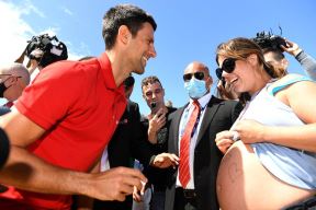 novak djokovic setnja pehar australijan open plaza fotografije