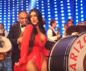 stanija dobrojevic kejvina ktela crvena haljina foto