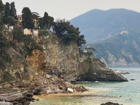 groblje kliziste italija kovceg pluta more fotografije