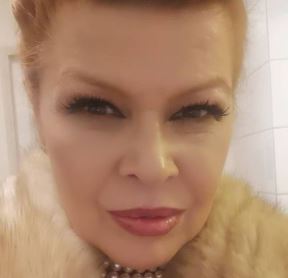 Mia Begović spavala na stepenicama
