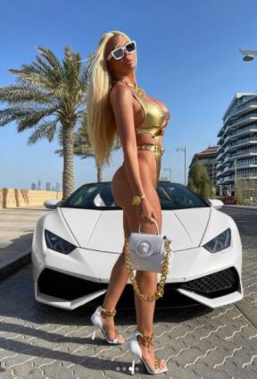 jelena karleusa dubai seksi slike odmor versace nakit kupaci 