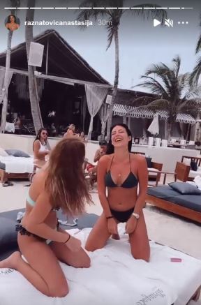 anastasija meksiko telo kupaci instagram foto