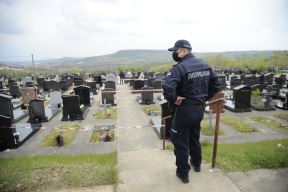 beograd groblje pucnjava lesce ranjen mladic tokom parastosa detalji