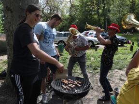 prvi maj mere roštilj uranak beograd košutnjak ada ciganlija fotografije