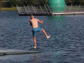 beograd ada ciganlija prvi kupaci lepo vreme fotografija