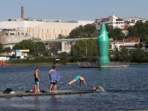 beograd ada ciganlija prvi kupaci lepo vreme fotografija