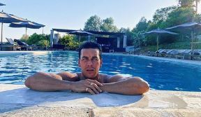 Mario Kasas slika u kupaćem