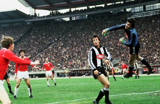 Plate fudbalera Partizana i Zvezde nekada