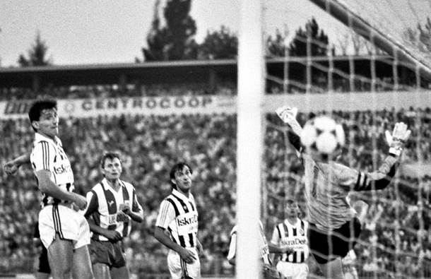 Plate fudbalera Partizana i Zvezde nekada