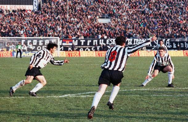 Plate fudbalera Partizana i Zvezde nekada