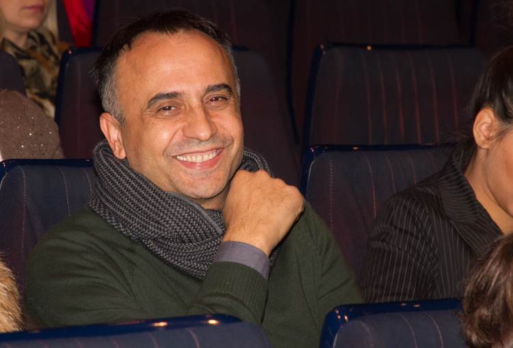 Beki Bekić uzgaja povrće na selu i snima pesmice za decu