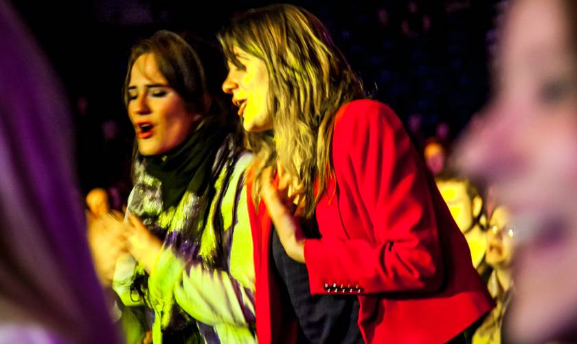 Doris Dragović na koncertu pevala Da l da udarim šakom Tolstoja