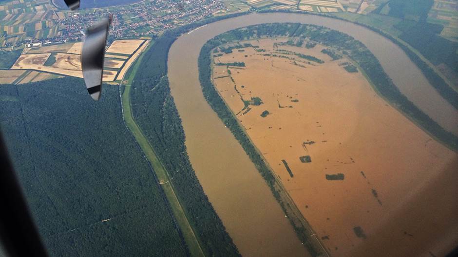 srbija hrvatska zemljotres potres poplave prirodne nepogode pomoc donacije novac spasioci 