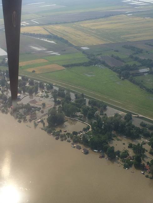 srbija hrvatska zemljotres potres poplave prirodne nepogode pomoc donacije novac spasioci 