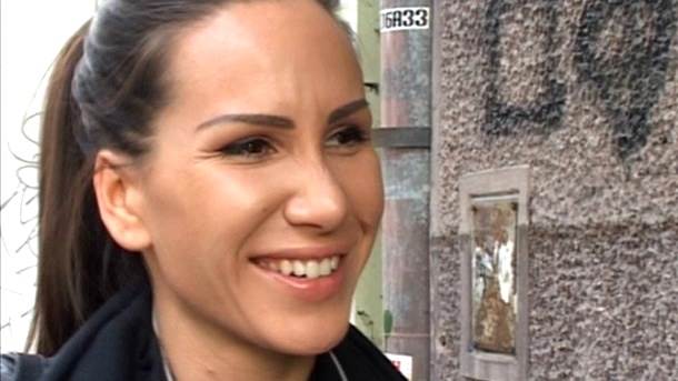 Nikolija samo u vešu izašla u grad