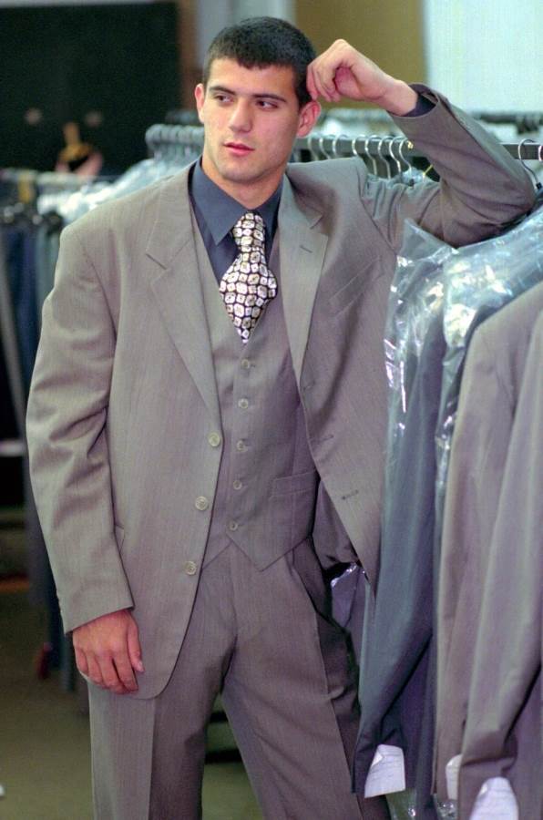 reprezentacija srbije oblacenje fudbaleri mitrovic zenske grudi stajling 2006 foto