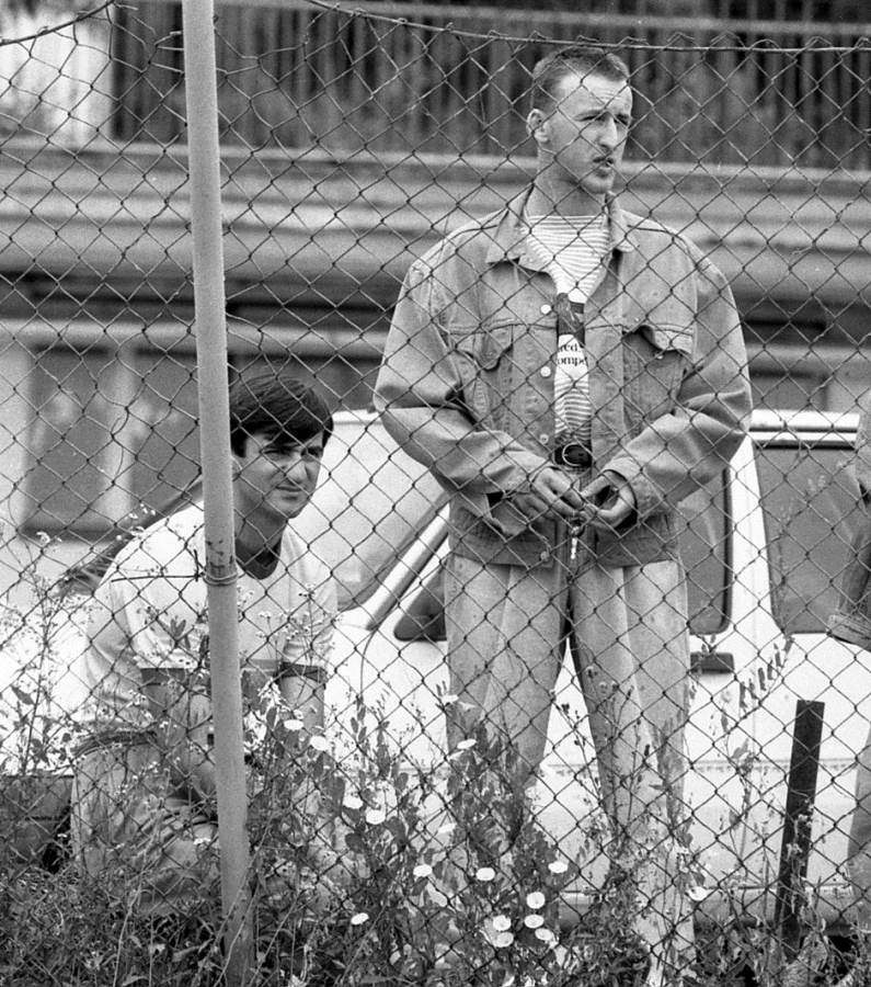 reprezentacija srbije oblacenje fudbaleri mitrovic zenske grudi stajling 2006 foto