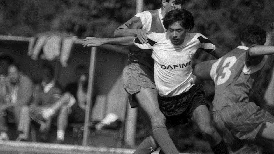 reprezentacija srbije oblacenje fudbaleri mitrovic zenske grudi stajling 2006 foto