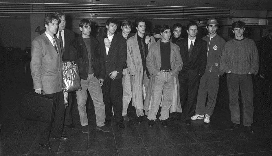 reprezentacija srbije oblacenje fudbaleri mitrovic zenske grudi stajling 2006 foto